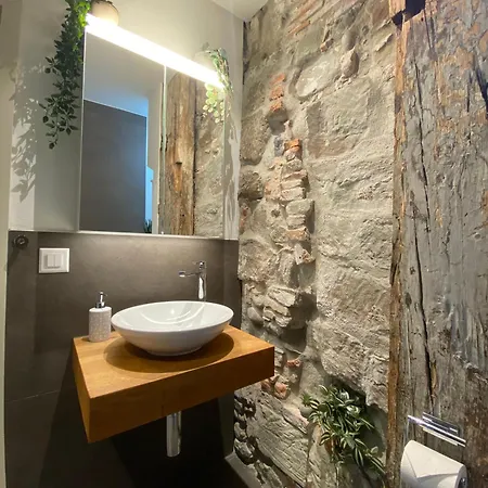 Tiny Old Town Apartment *