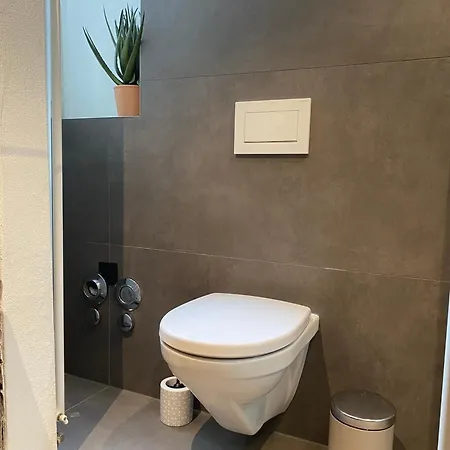 Tiny Old Town Apartment *